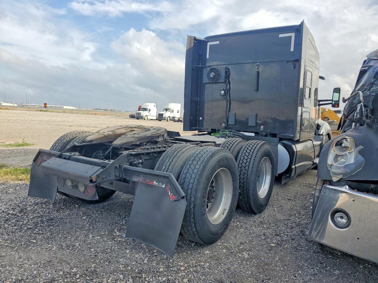 2016 Kenworth Construction T680