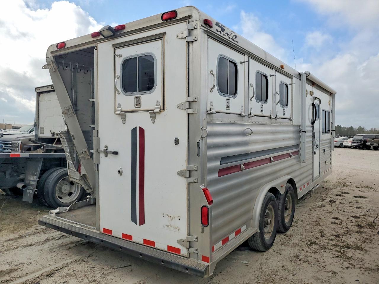 2003 Xmfi 2003 Titan Horse Trailer