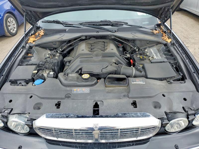 2004 Jaguar XJ8