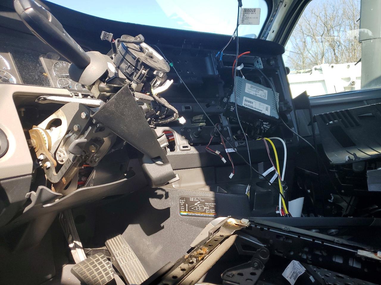 2022 Freightliner Cascadia 1-Semi Truck