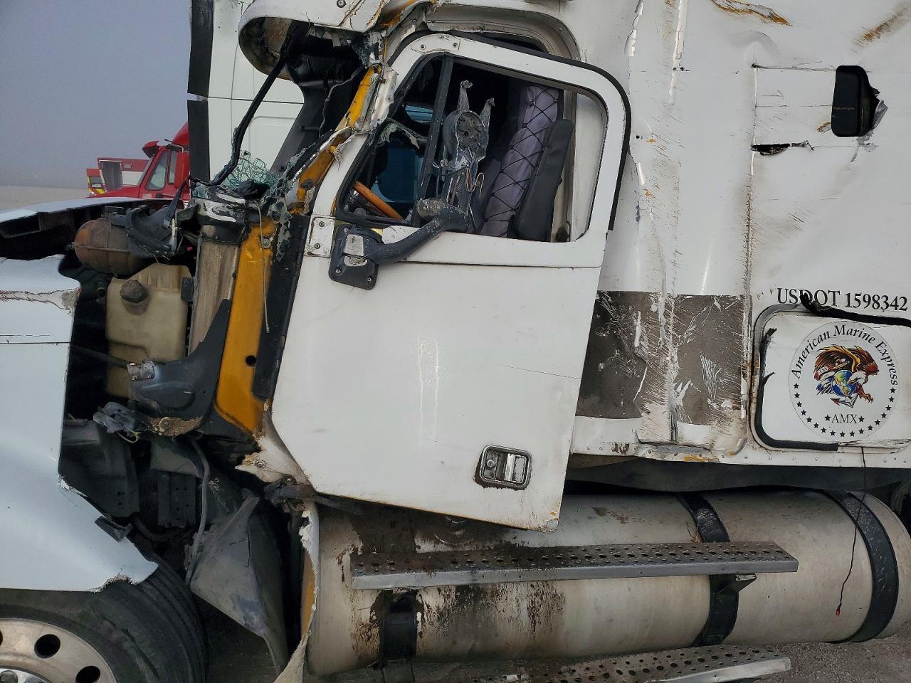 2005 Freigliner 2005 Freightliner Columbia 120 Semi Truck