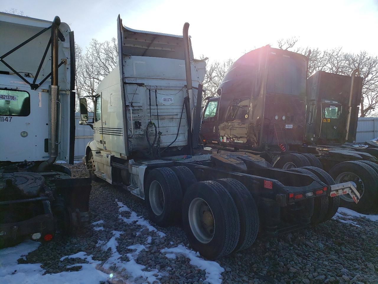 2021 Volv O VNR Semi Truck