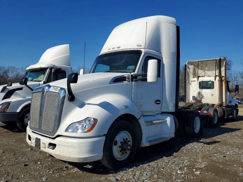 2015 Kenworth T680 Semi Truck