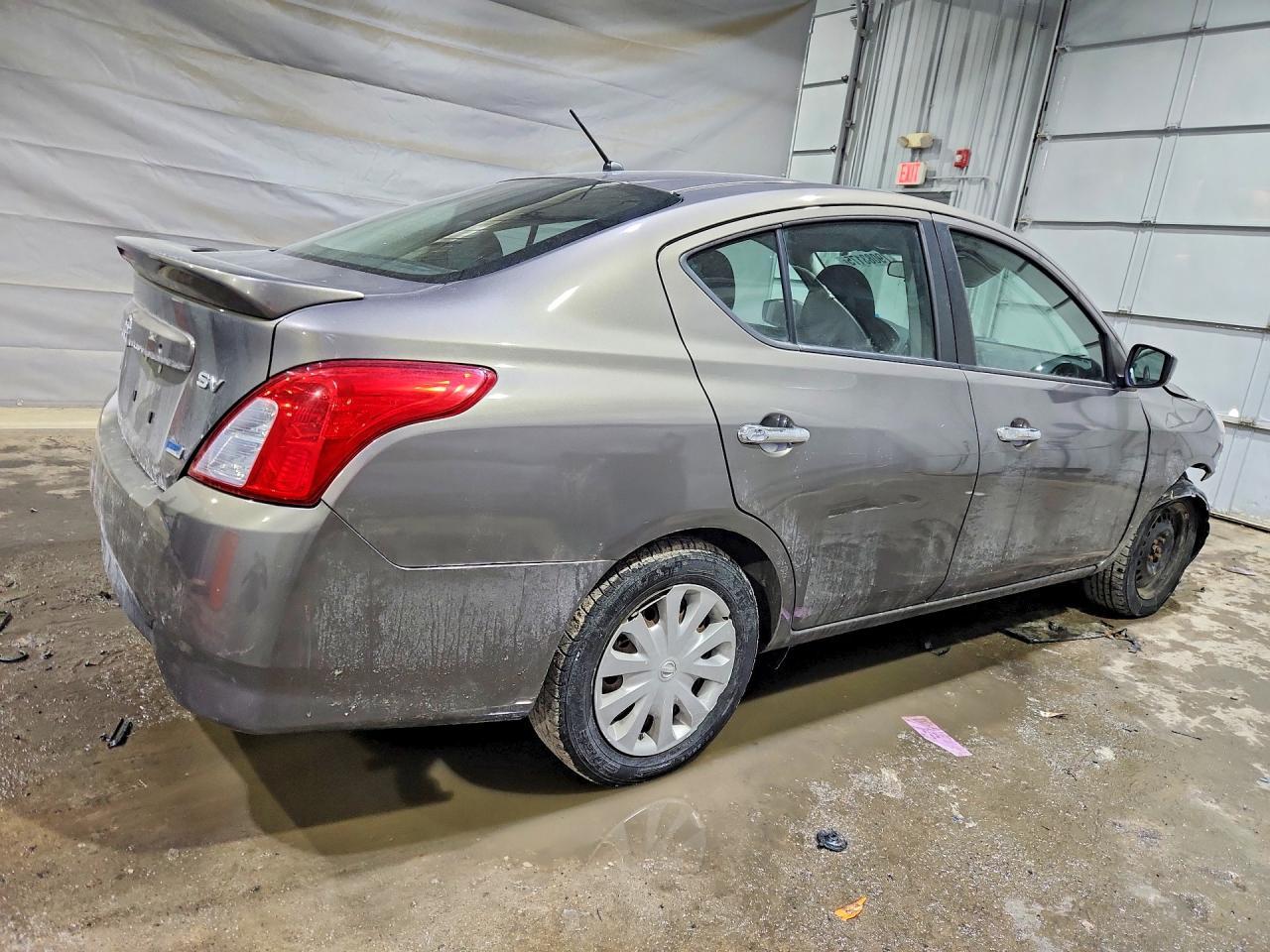 2015 Niss Versa