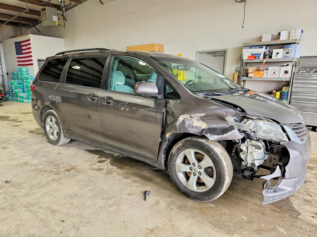 2015 Toyota Sienna le 8-passenger