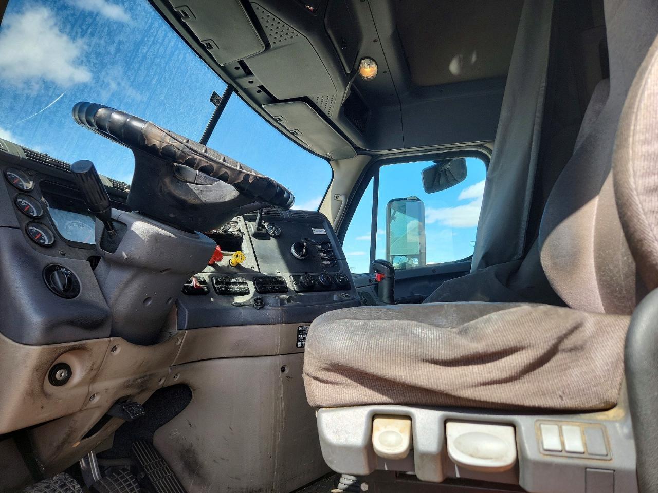 2016 Freightliner Cascadia 125 Semi Truck