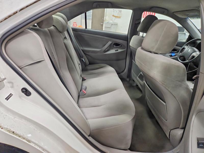 2010 Toyota Camry le