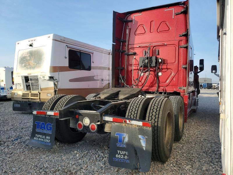 2018 Freigliner 2018 Freightliner Cascadia 126 Semi Truck