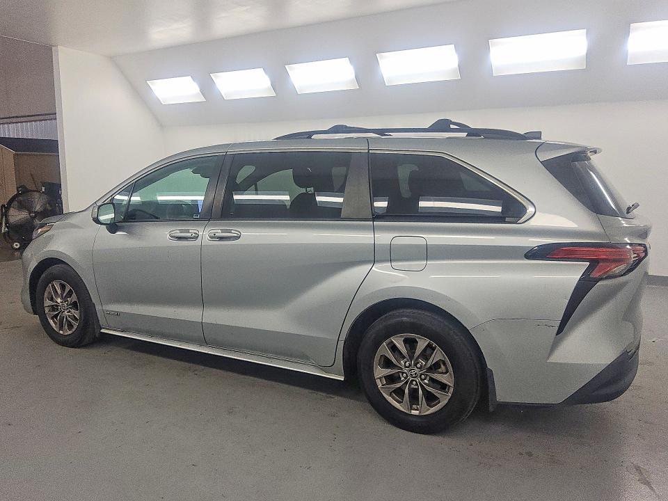2021 Toyota Sienna le 8-passenger