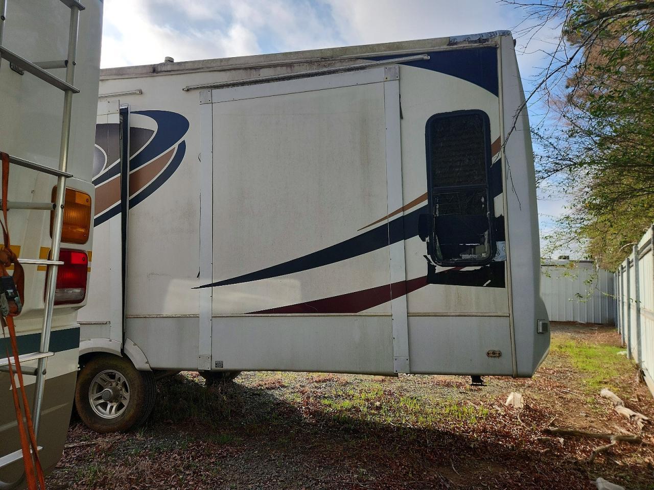 2011 Keystone Alpine Camper
