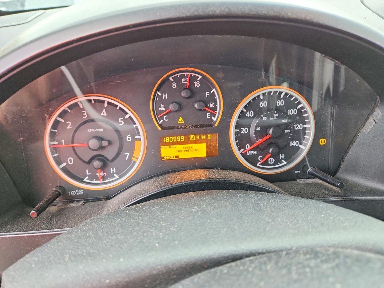 2014 Nissan Titan SV