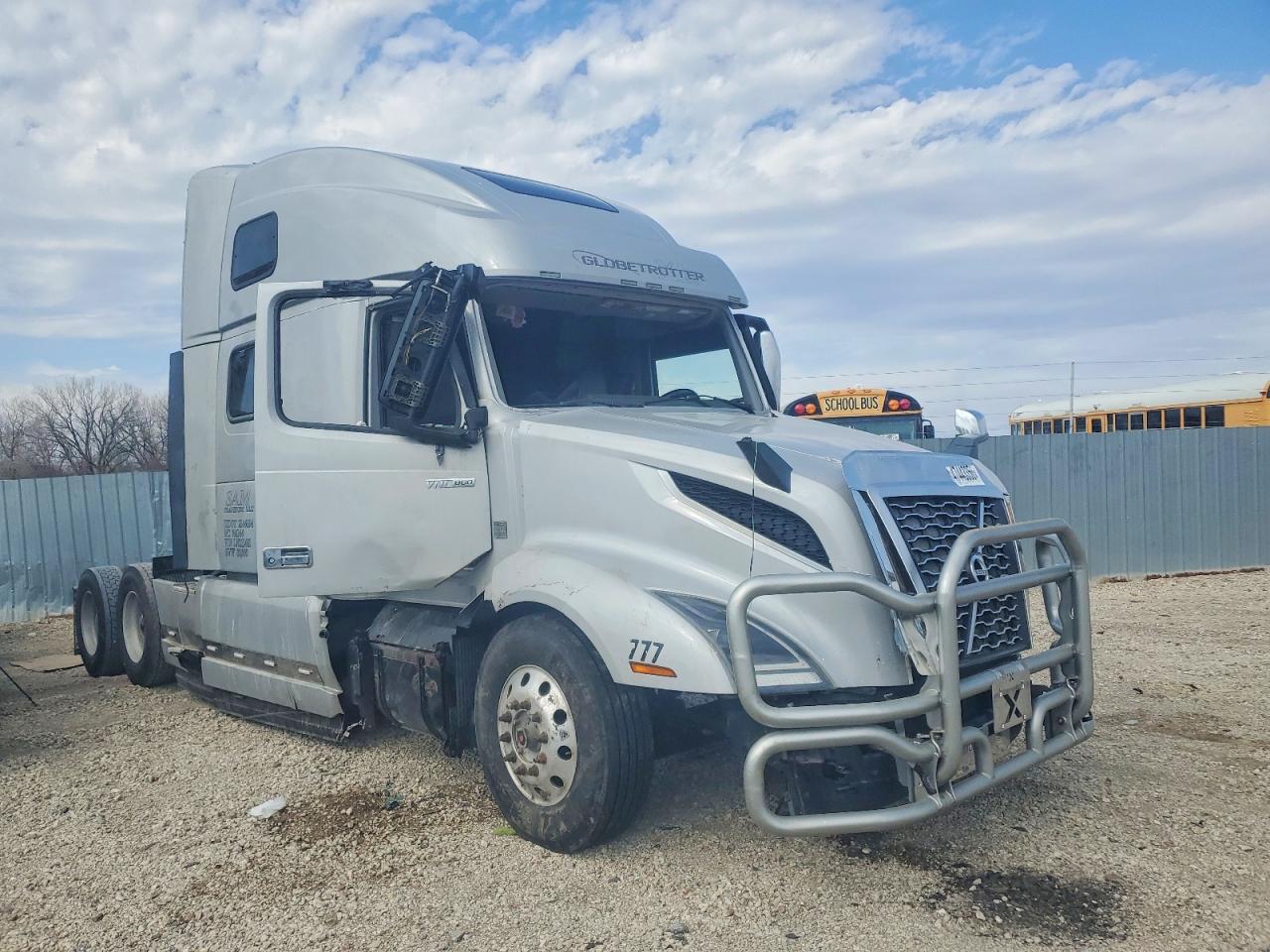 2020 Volv O VNL Semi Truck