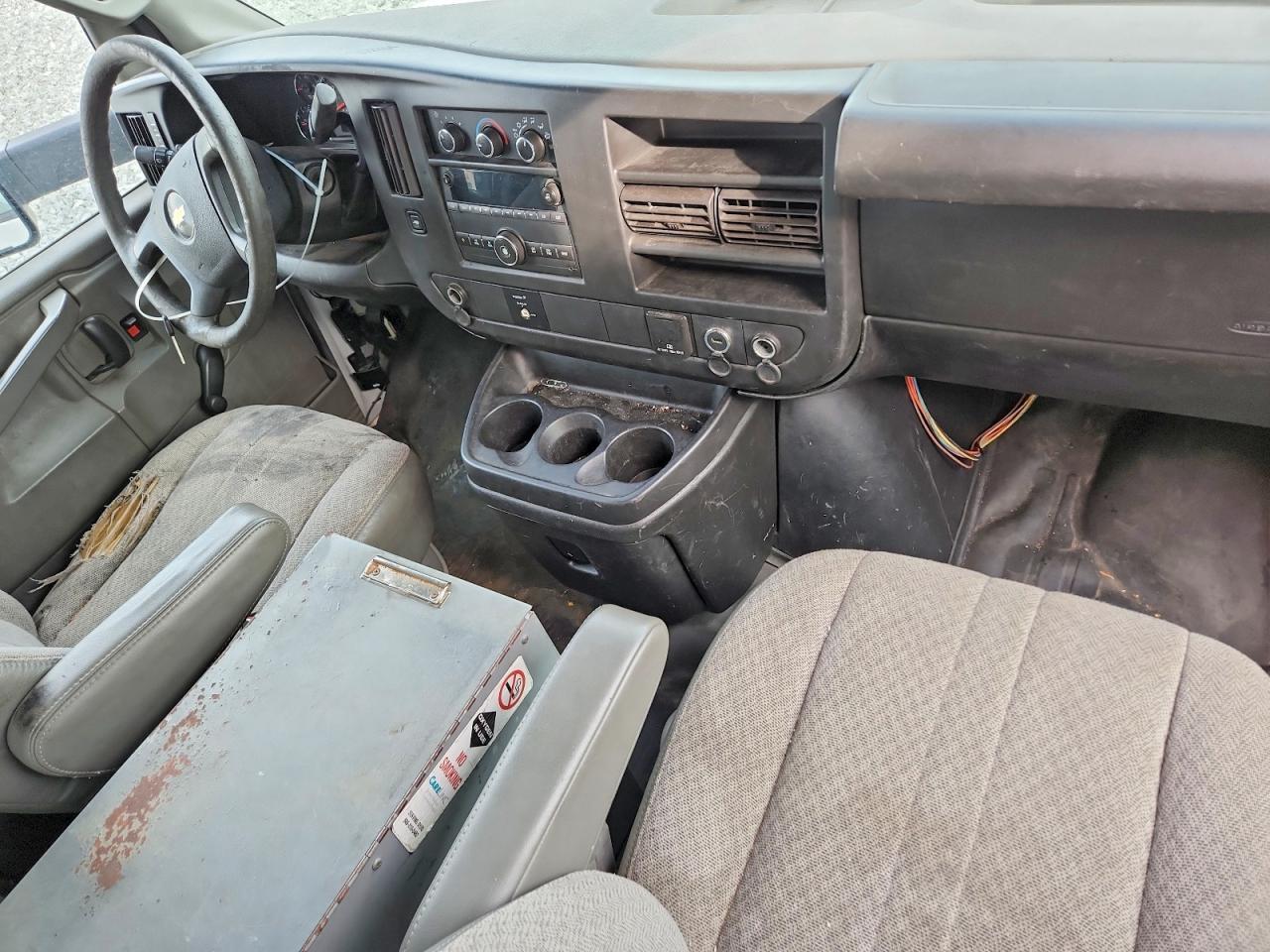 2017 Chevrolet Express BOX Truck