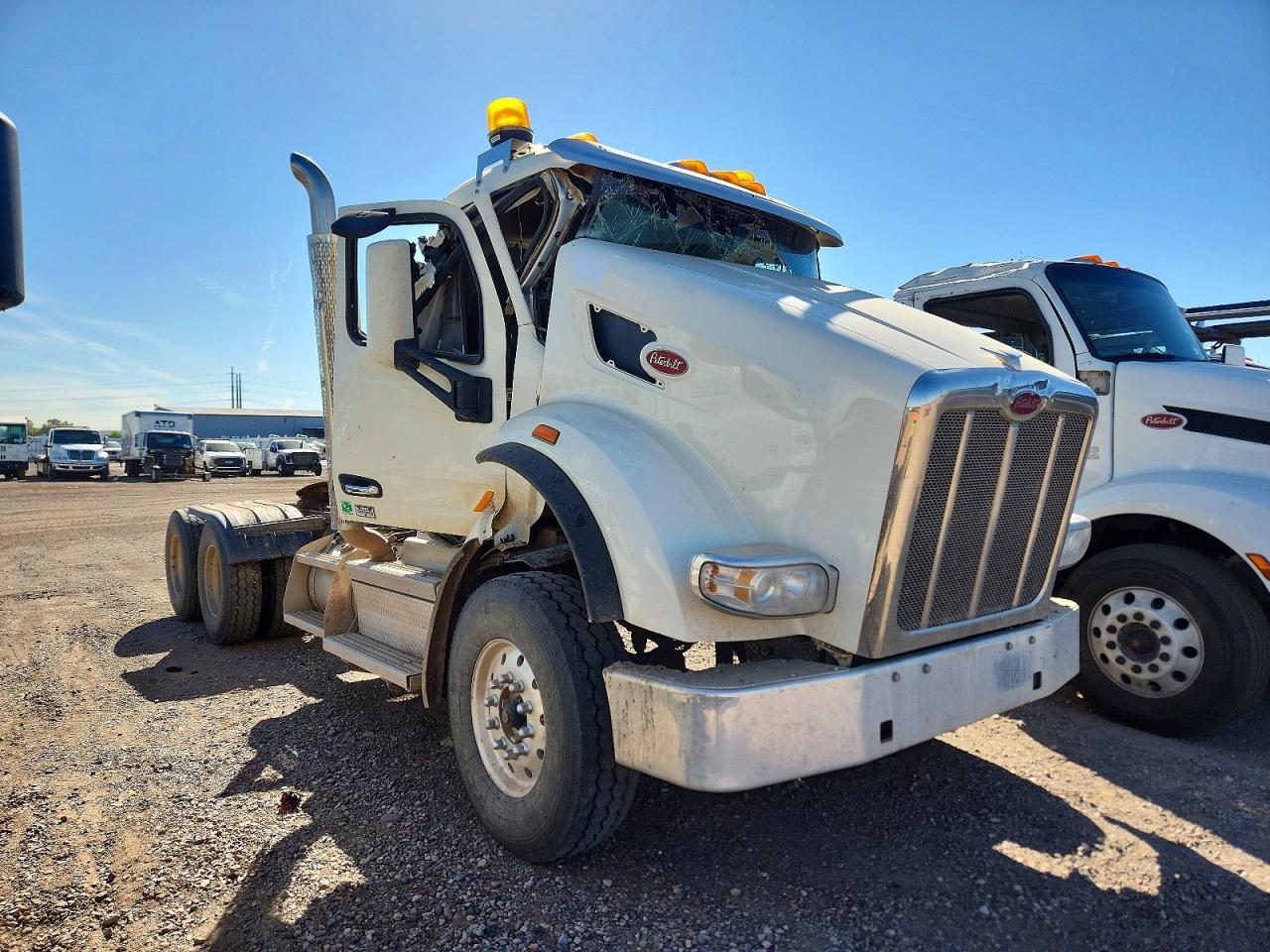 2020 Peterbilt 567 Semi Truck