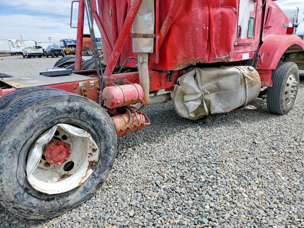 2004 Kenworth T880 Semi Truck