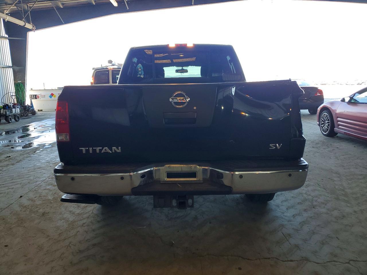2011 Nissan Titan SV