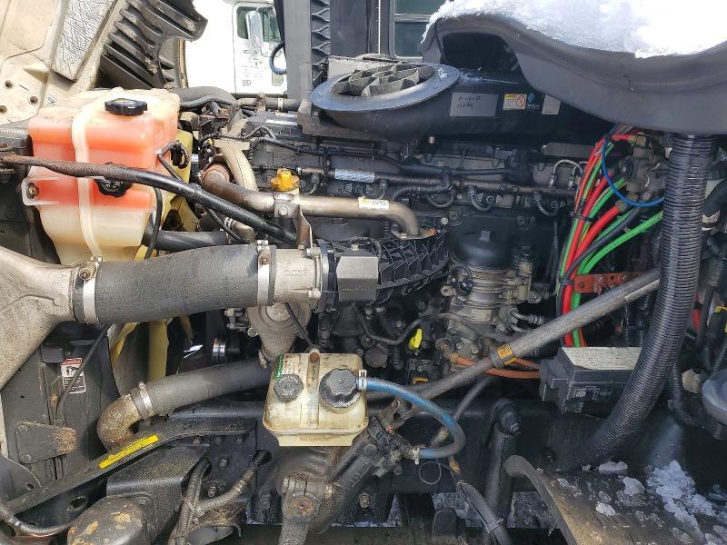 2018 Freigliner 2018 Freightliner Cascadia 126 Semi Truck