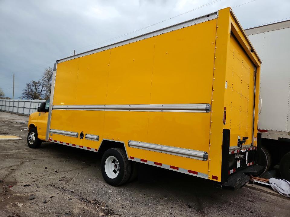 2022 GMC Savana BOX Truck