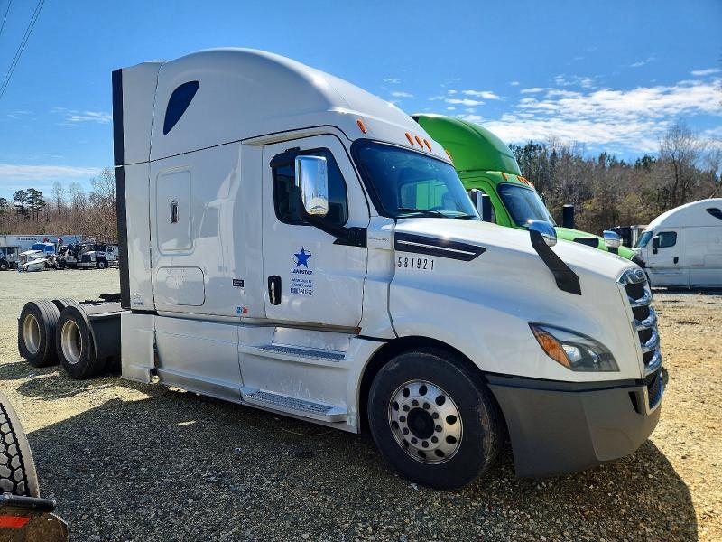 2020 Freightliner Cascadia 126 Semi Truck