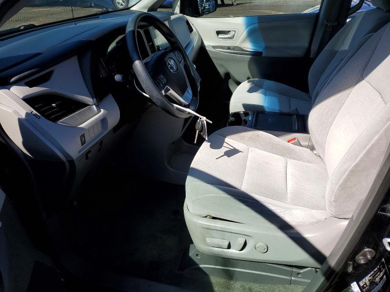 2017 Toyota Sienna le 8-passenger