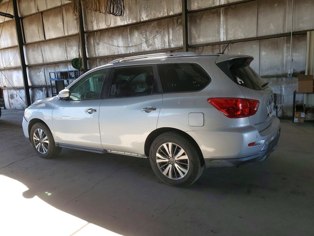 2017 Nissan Pathfinder sv