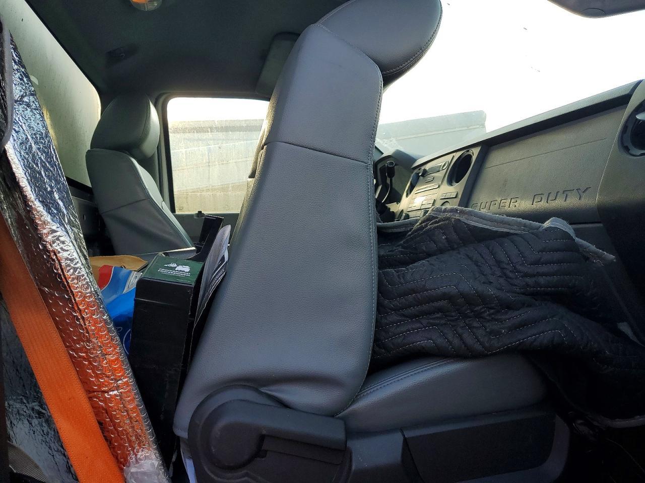 2015 Ford F750 Super Duty BOX Truck