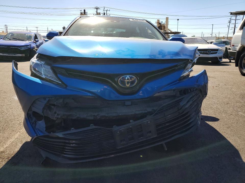 2020 Toyota Camry Hybrid le