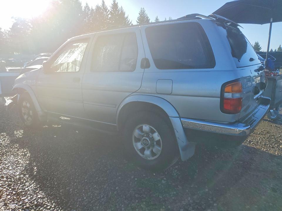 1999 Nissan Pathfinder xe