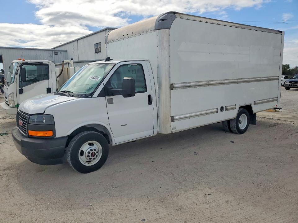 2022 GMC Savana BOX Truck