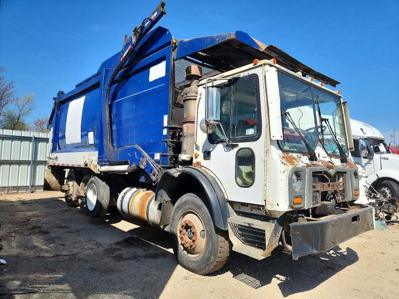 2011 Mack MRU613 Refuse Truck