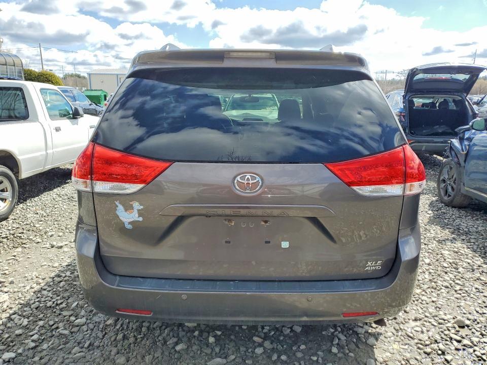 2013 Toyota Sienna xle 7-passenger