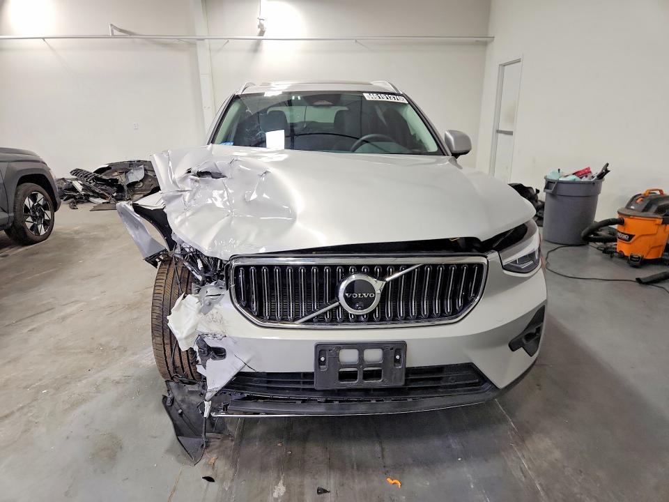 2025 Volvo Xc40 Plus