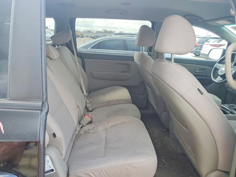 2016 KIA Sedona lx