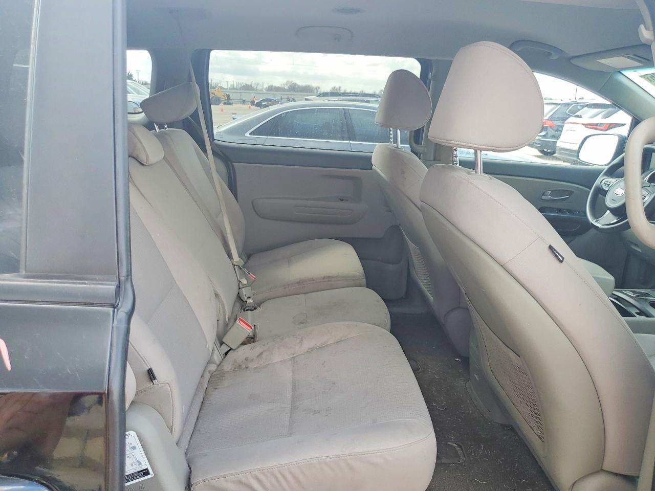 2016 KIA Sedona lx
