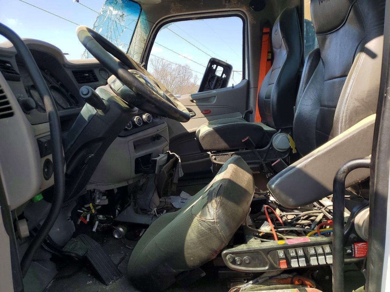 2019 Peterbilt 579 Semi Truck