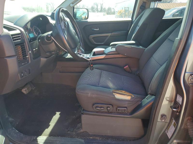 2015 Nissan Titan SV