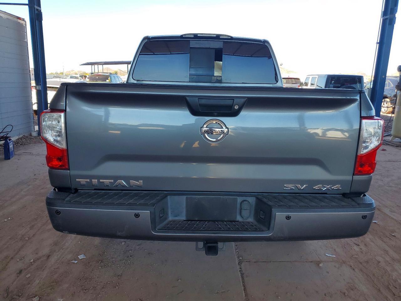 2017 Nissan Titan SV