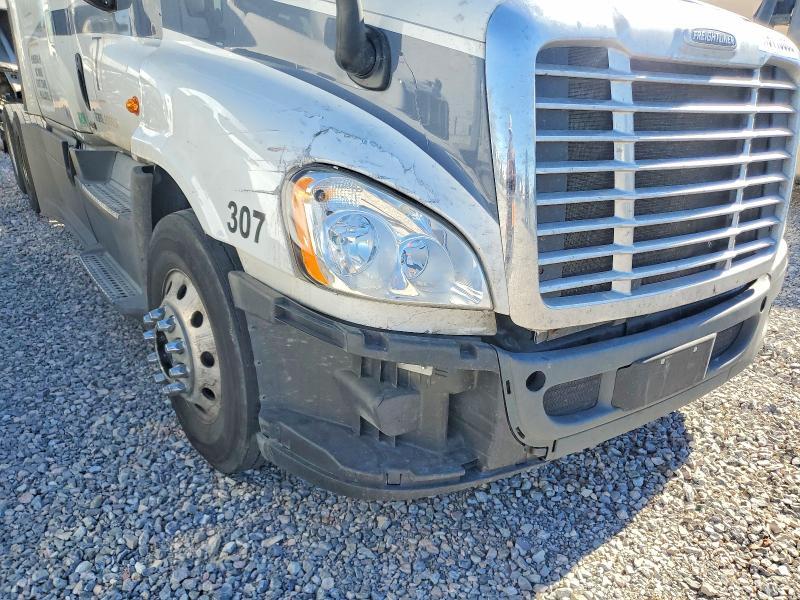 2018 Freigliner 2018 Freightliner Cascadia 125 Sleeper Cab Semi TR