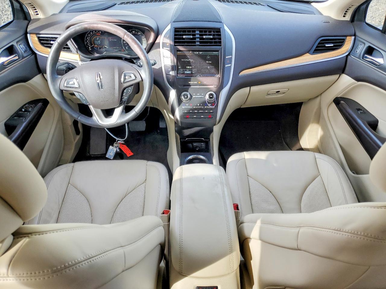 2015 Lincoln Townhouse MKC