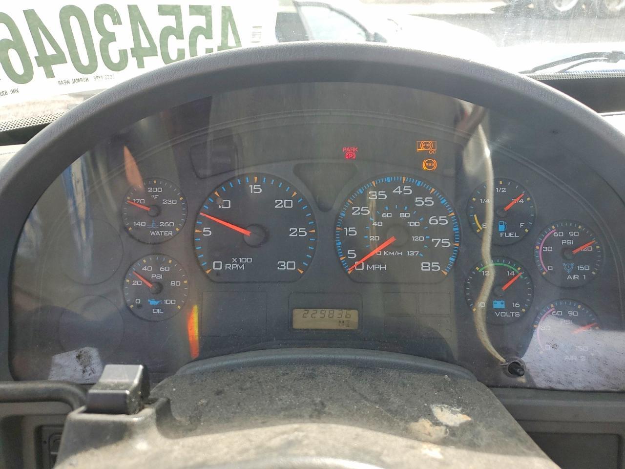 2002 International 4400 Semi Truck