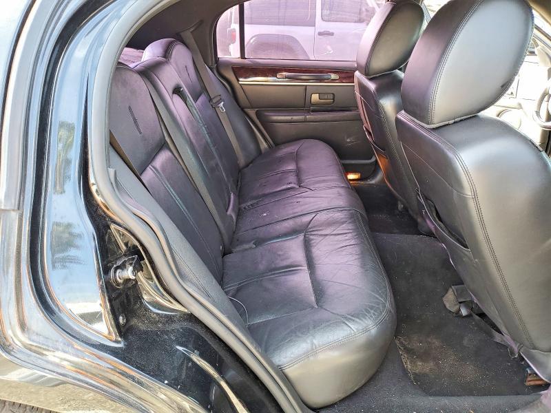 2011 Lincoln Town car Signature Limited