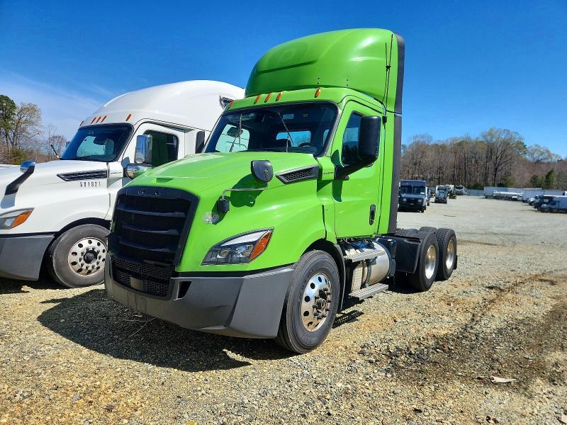 2020 Freightliner Cascadia 116 Semi Truck