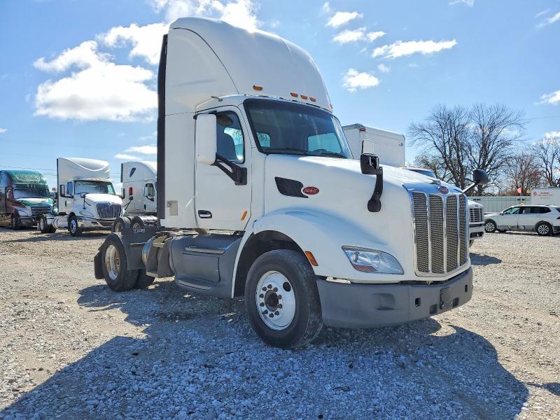 2018 Peterbilt 579 Semi Truck