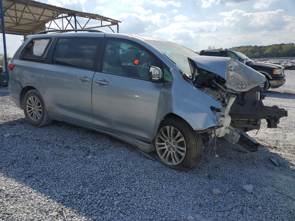 2015 Toyota Sienna xle 8-passenger