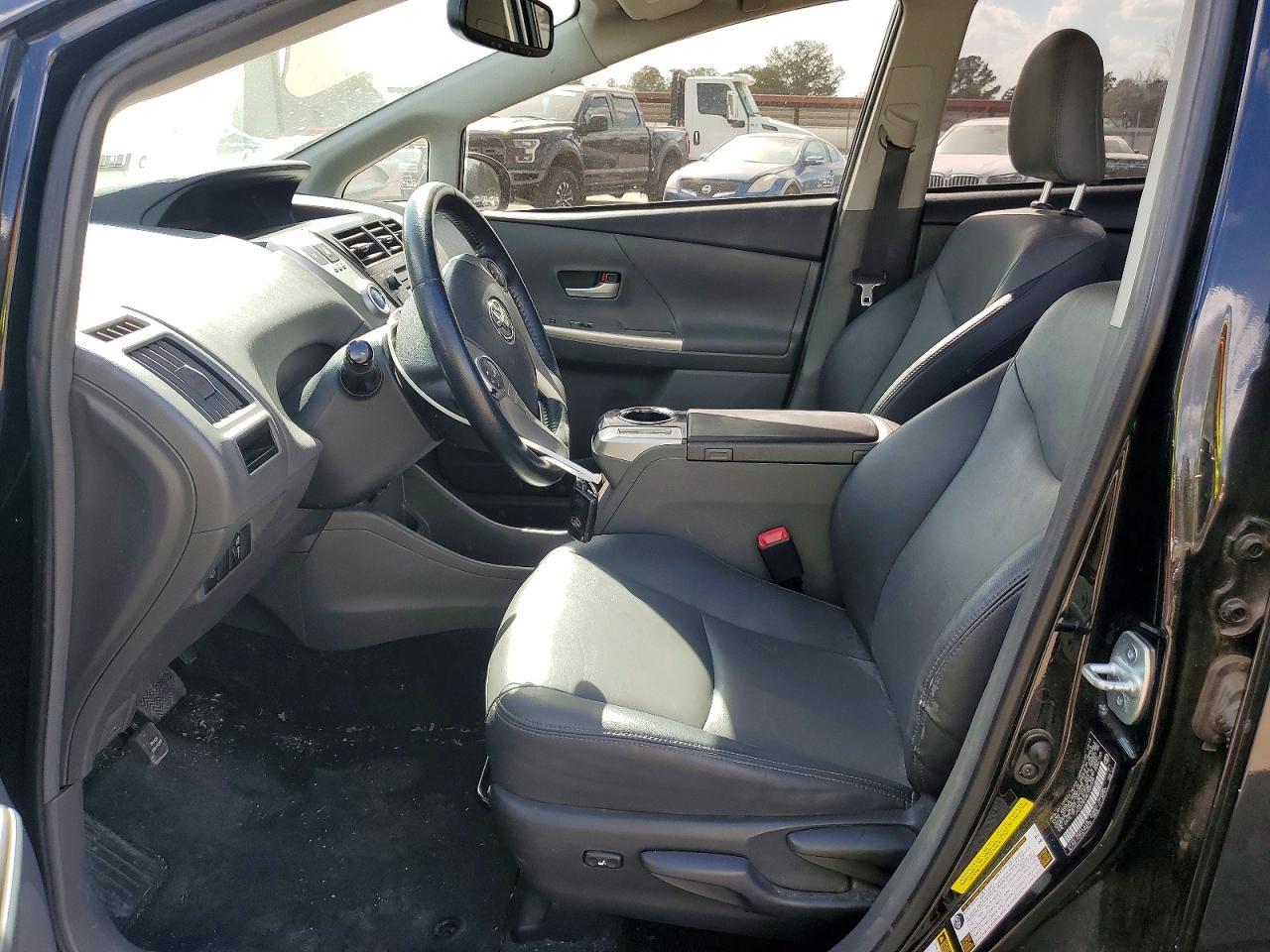 2014 Toyota Prius v Five