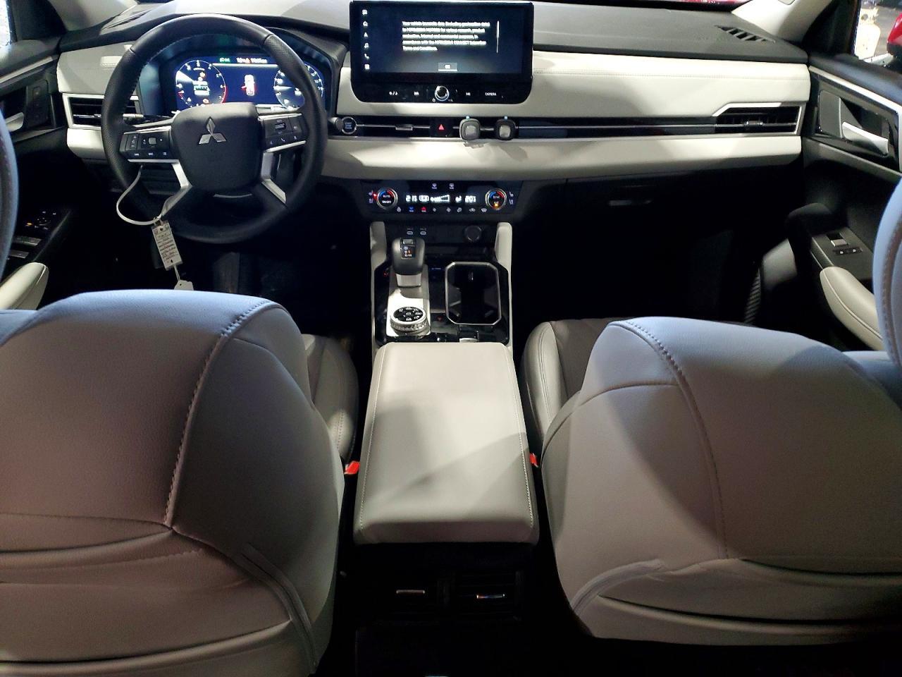 2025 Mitsubishi Outlander se