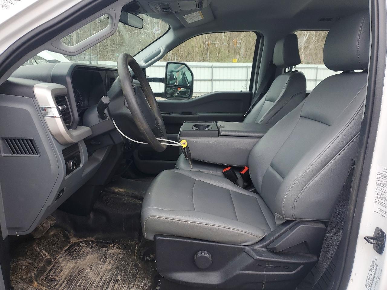 2025 Ford F450 Super Duty Flatbed Truck