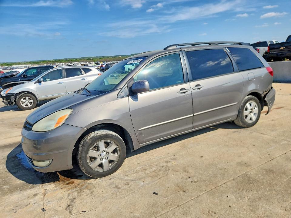 2004 Toyota Sienna xle 7 Passenger