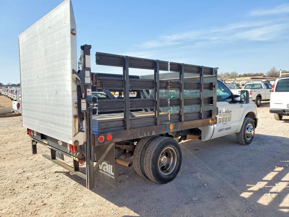 2011 Ford F350 Super Duty Flatbed Truck