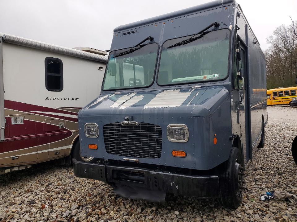 2020 Freightliner MT45G Chassis Delivery Truck